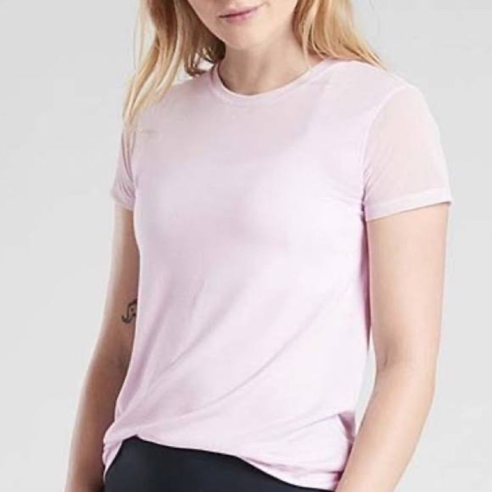 Athleta Woman’s‎ Cloudlight Fusion Tee In Lilac, Size Small